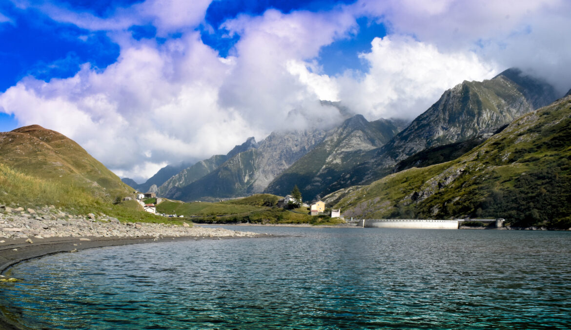 From the Reservoir of Malciaussia towards the Lago Nero (Black Lake)